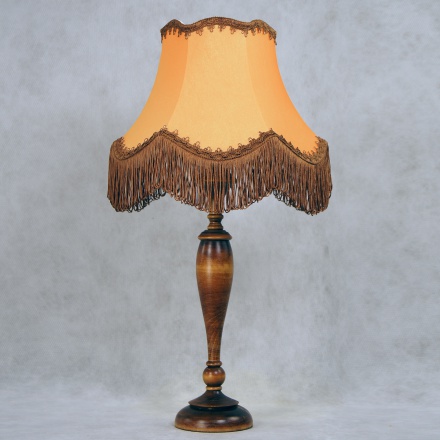 Ретро-лампа из дерева с абажуром и бахромой