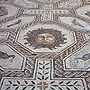 Мозаичный античный пол с головой Медузы Горгоны