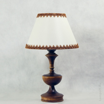 Прикроватная лампа из дерева с белым абажуром