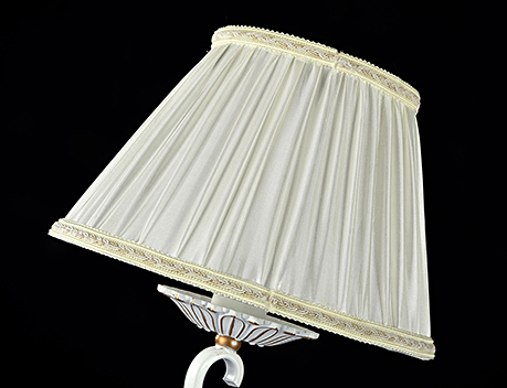 Настольная лампа цвет белый с золотом / ARM222-11-G