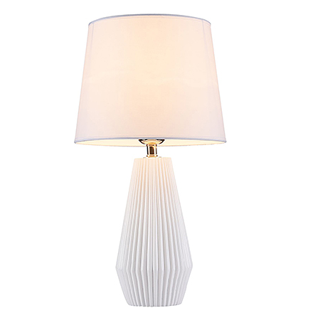 Белая настольная лампа в стиле модерн